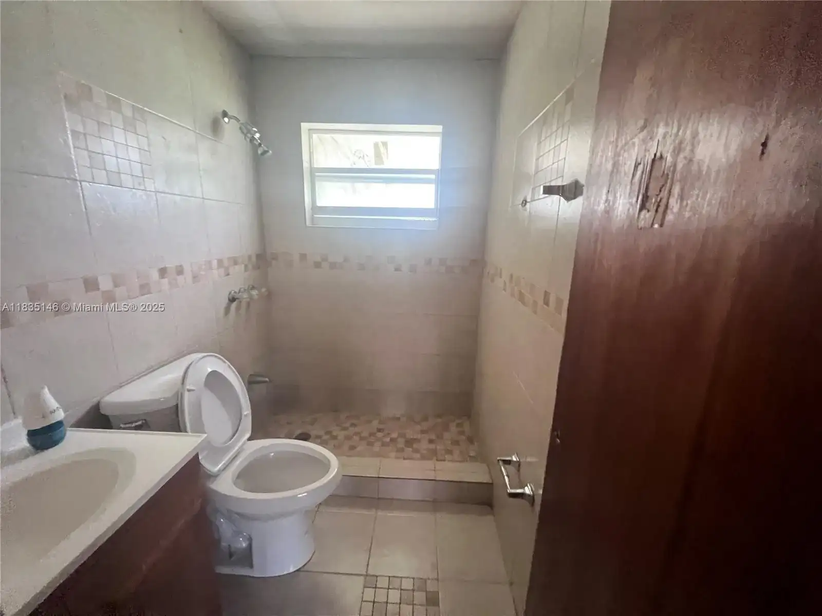 2420 NW 99th Ter, Miami FL 33147 photo 4