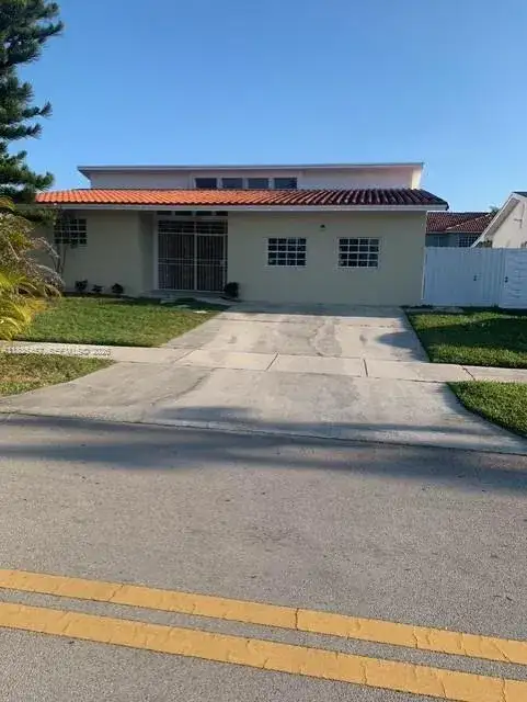 9000 SW 202nd Ter, Cutler Bay FL 33189 photo 2