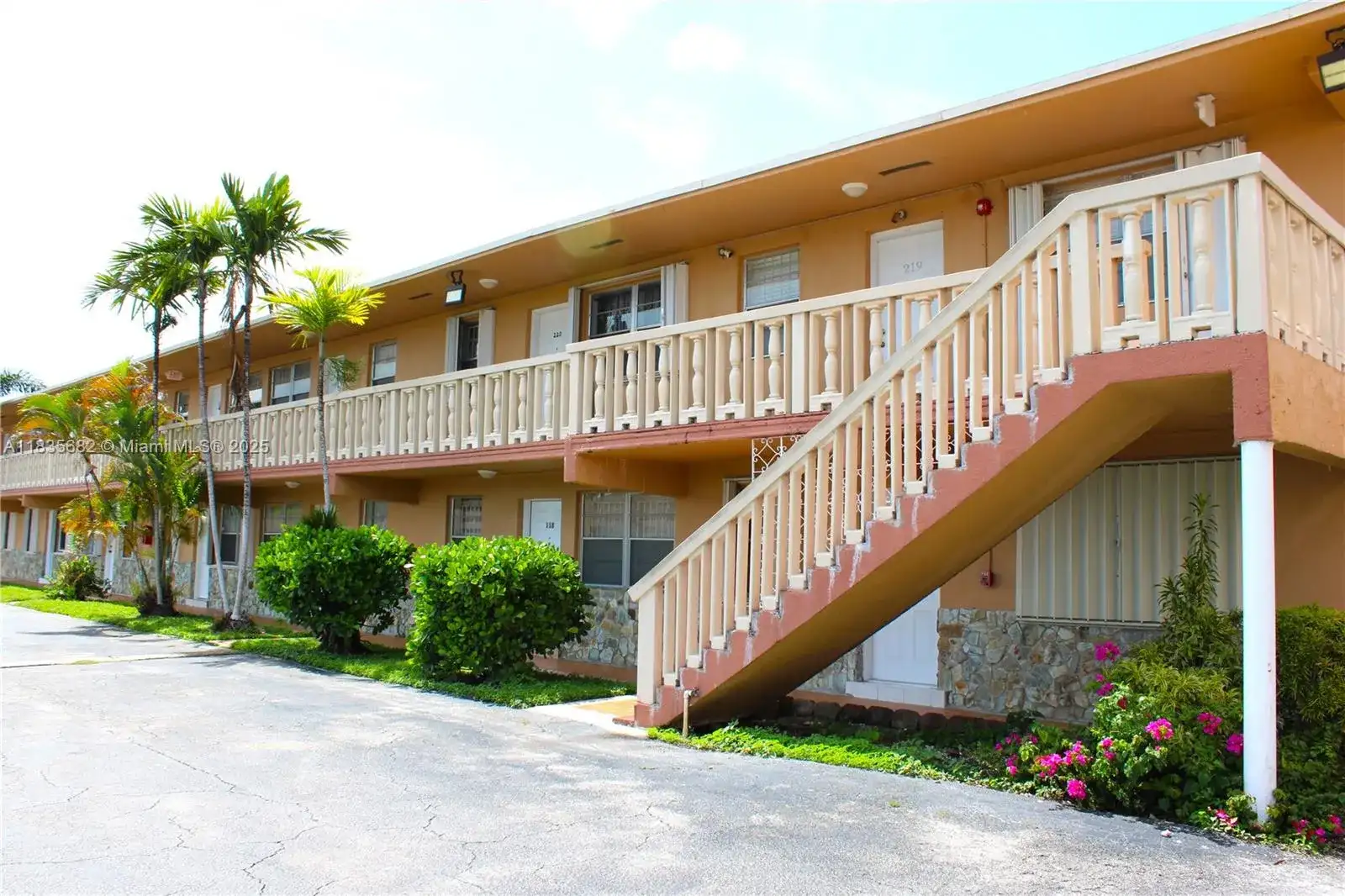 1154 W 35th St # 221, Hialeah FL 33012 photo 2