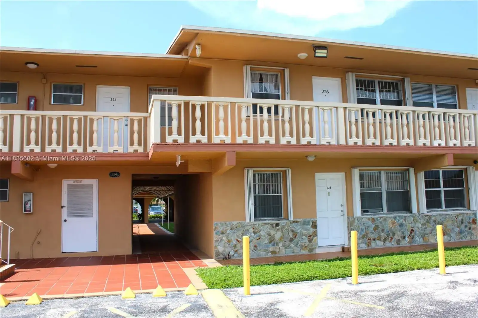 1154 W 35th St # 221, Hialeah FL 33012 photo 4