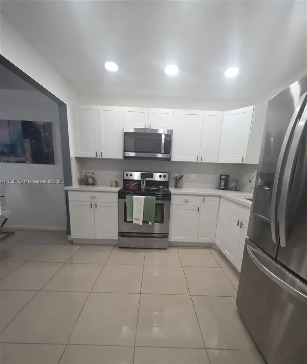 9800 Sunrise Lakes Blvd # 309, Sunrise FL 33322 photo 4