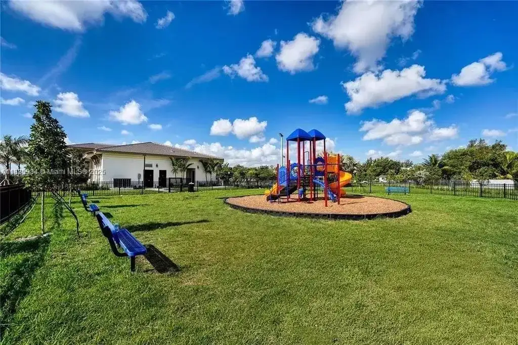 2437 NW 119th Ter, Miami FL 33167 photo 4