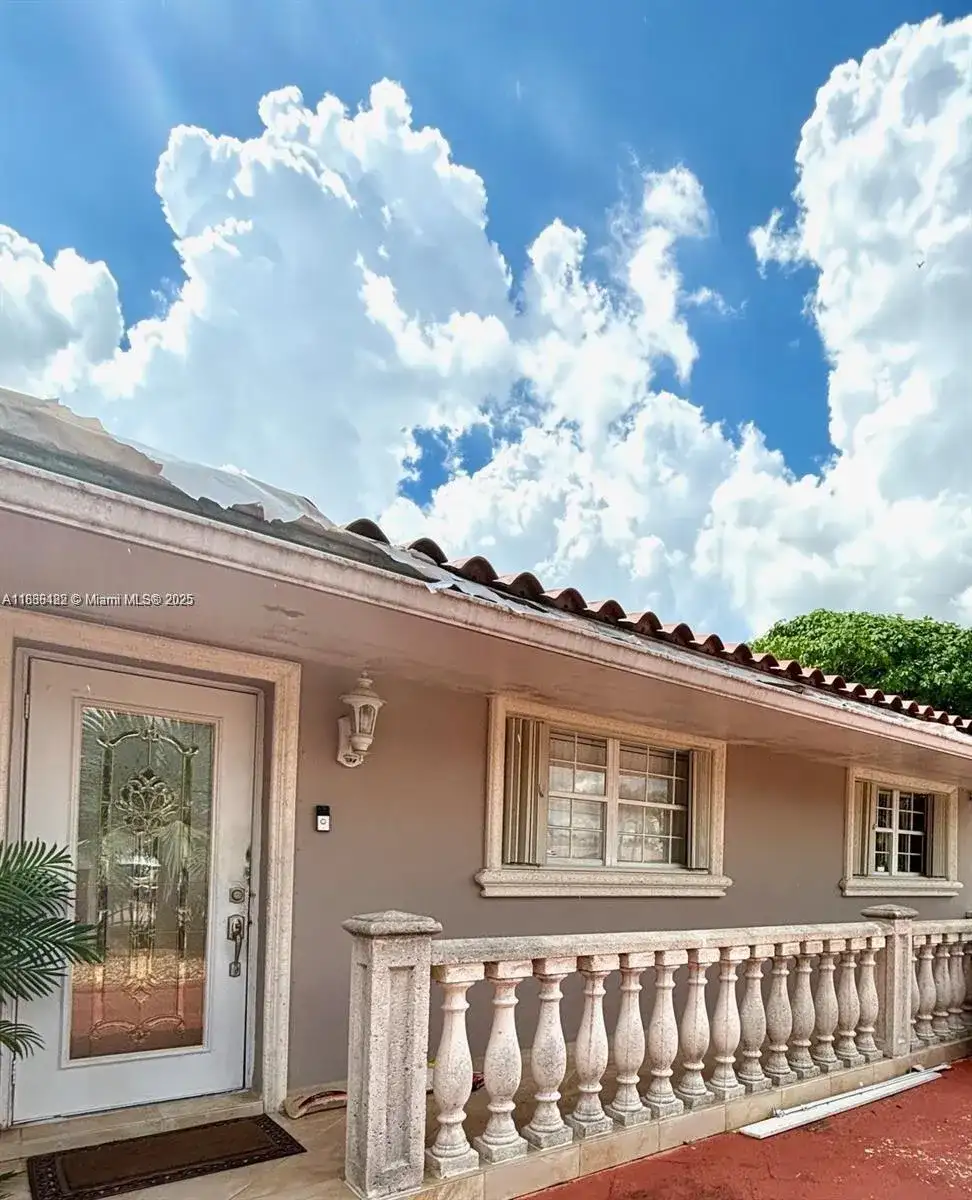 1214 W 80th St, Hialeah FL 33014 photo 2