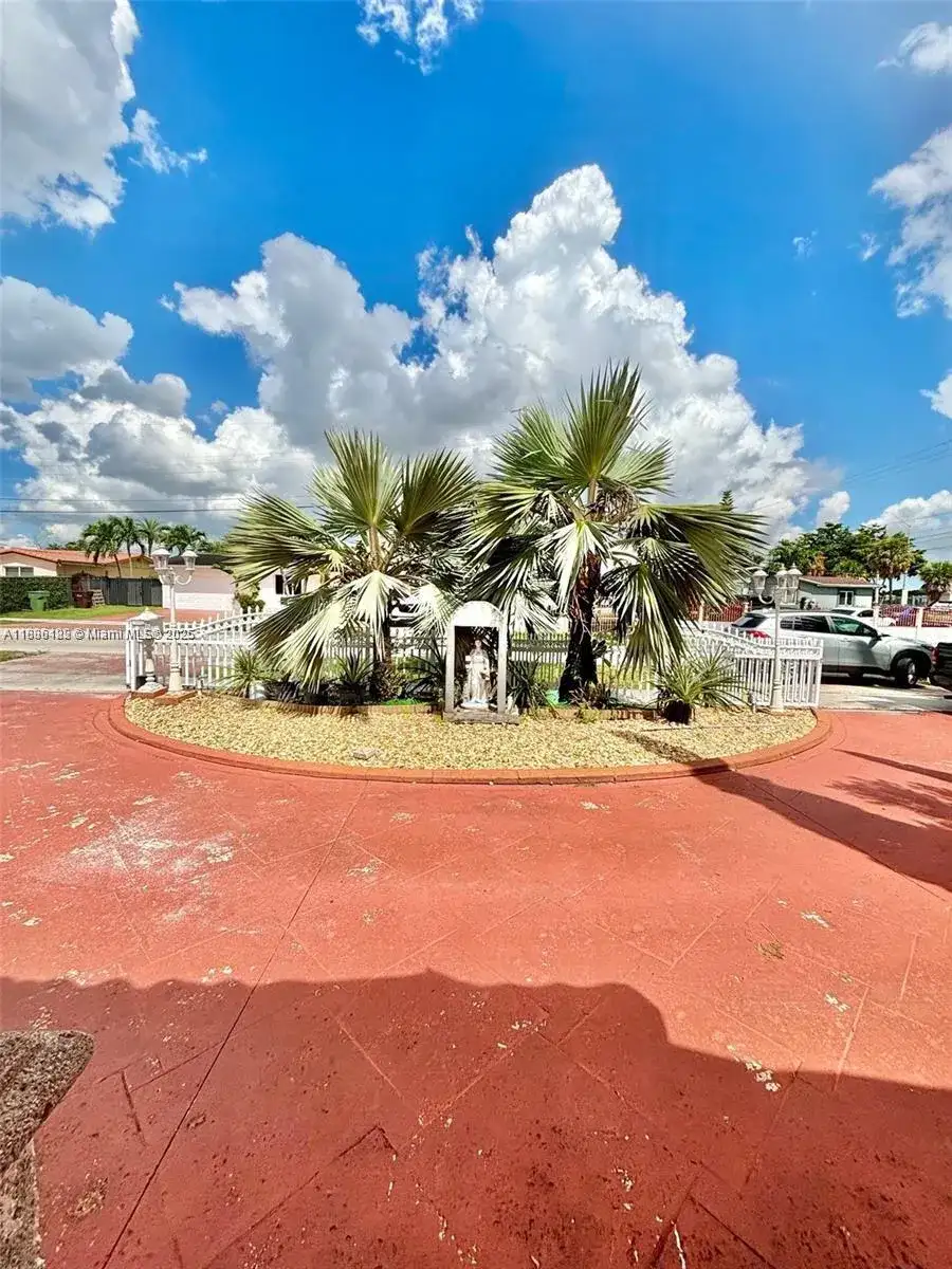 1214 W 80th St, Hialeah FL 33014 photo 3