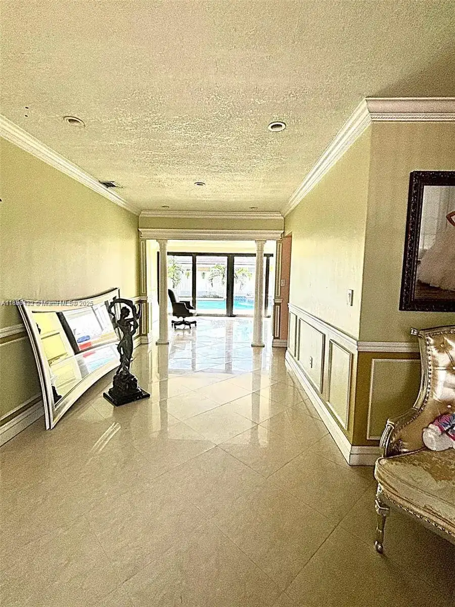 1214 W 80th St, Hialeah FL 33014 photo 4
