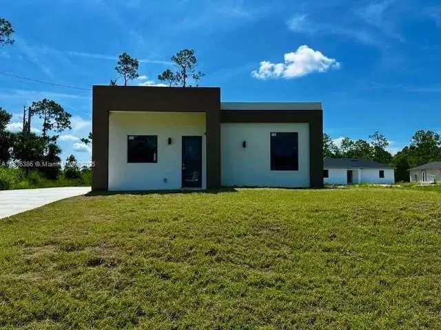 323 Mangonia Ave, Other City - In The State Of Florida FL 33974 photo 2