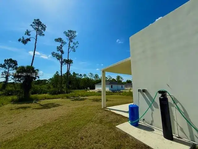 323 Mangonia Ave, Other City - In The State Of Florida FL 33974 photo 4
