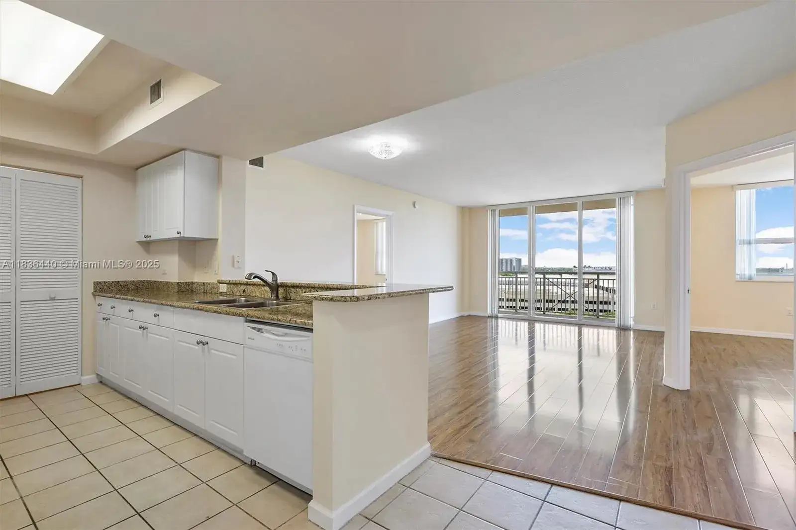 19501 W Country Club Dr # 912, Aventura FL 33180 photo 2