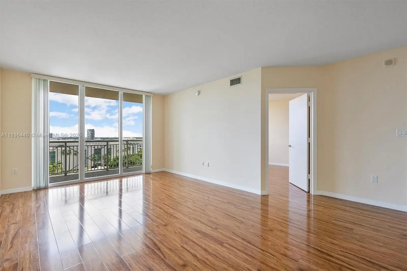 19501 W Country Club Dr # 912, Aventura FL 33180 photo 5