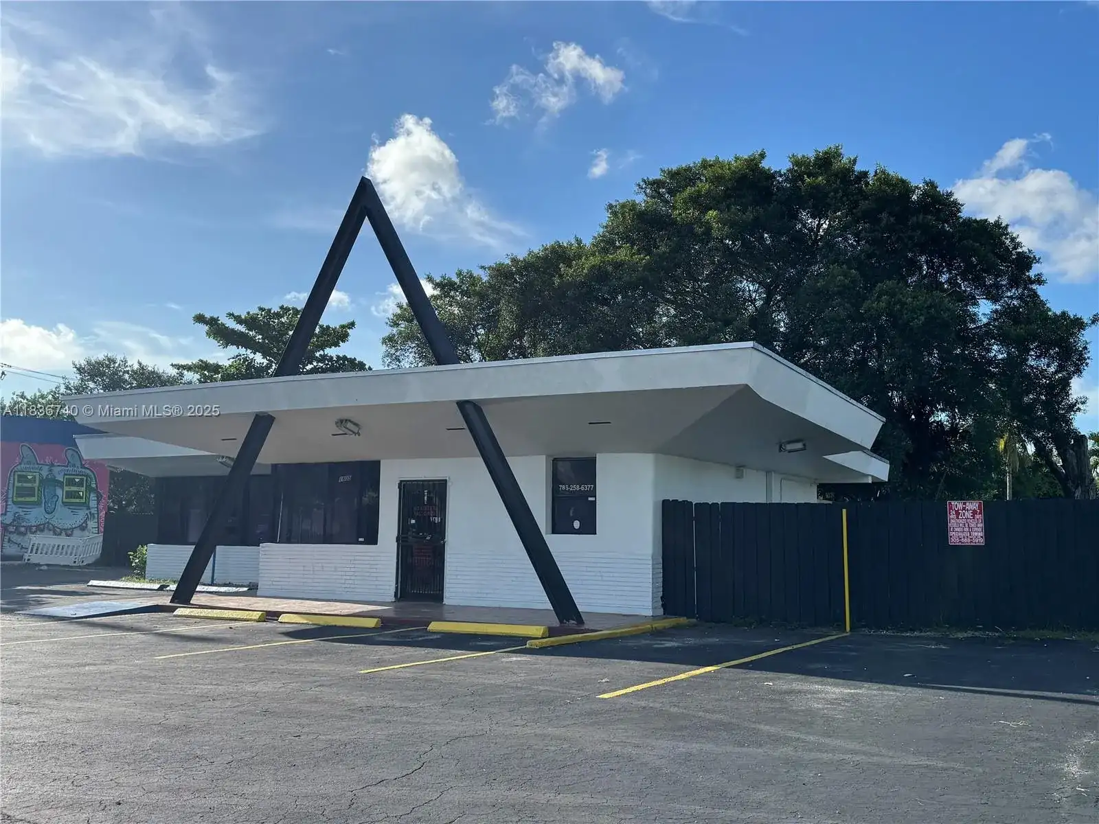 1605 NW 95th St, Miami FL 33147 photo 2