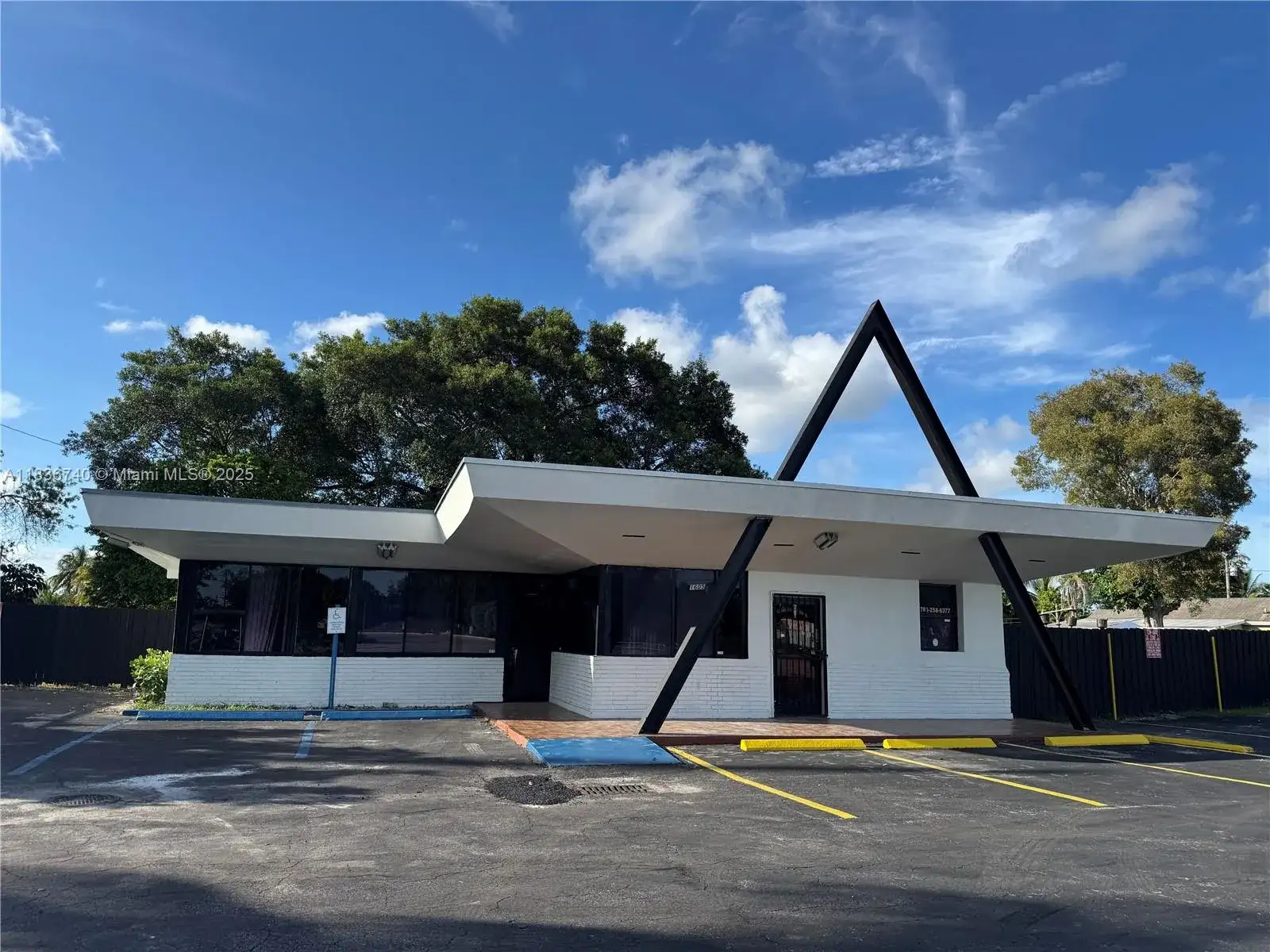 1605 NW 95th St, Miami FL 33147 photo 3