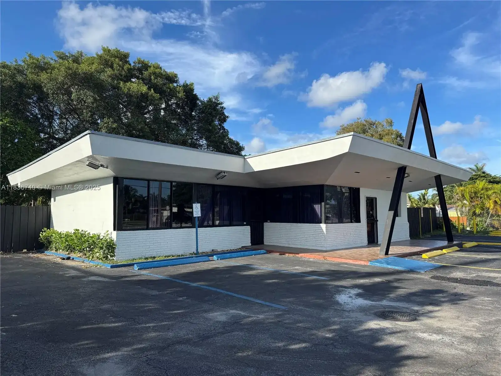 1605 NW 95th St, Miami FL 33147 photo 4