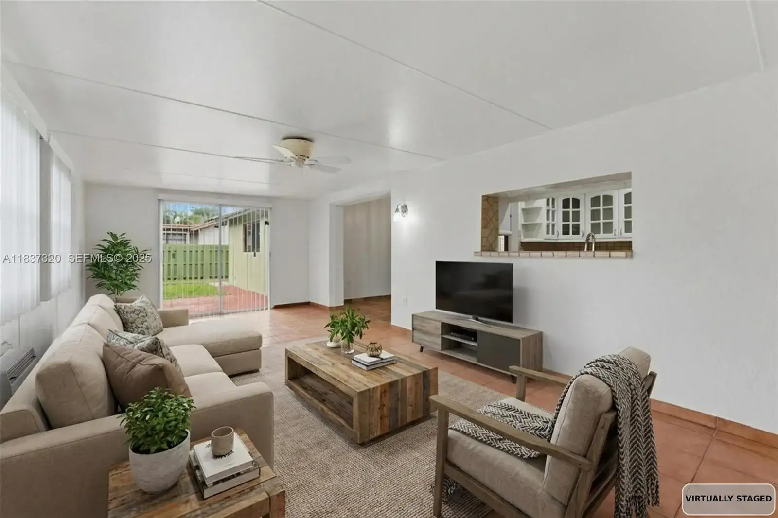 8510 NW 8th St, Pembroke Pines FL 33024 photo 4