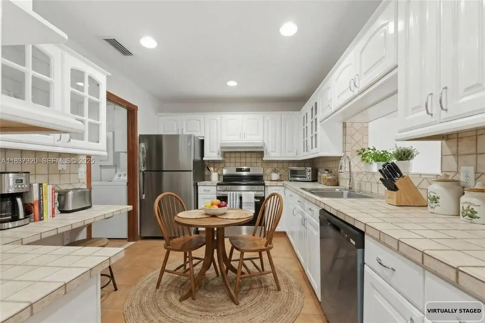 8510 NW 8th St, Pembroke Pines FL 33024 photo 5