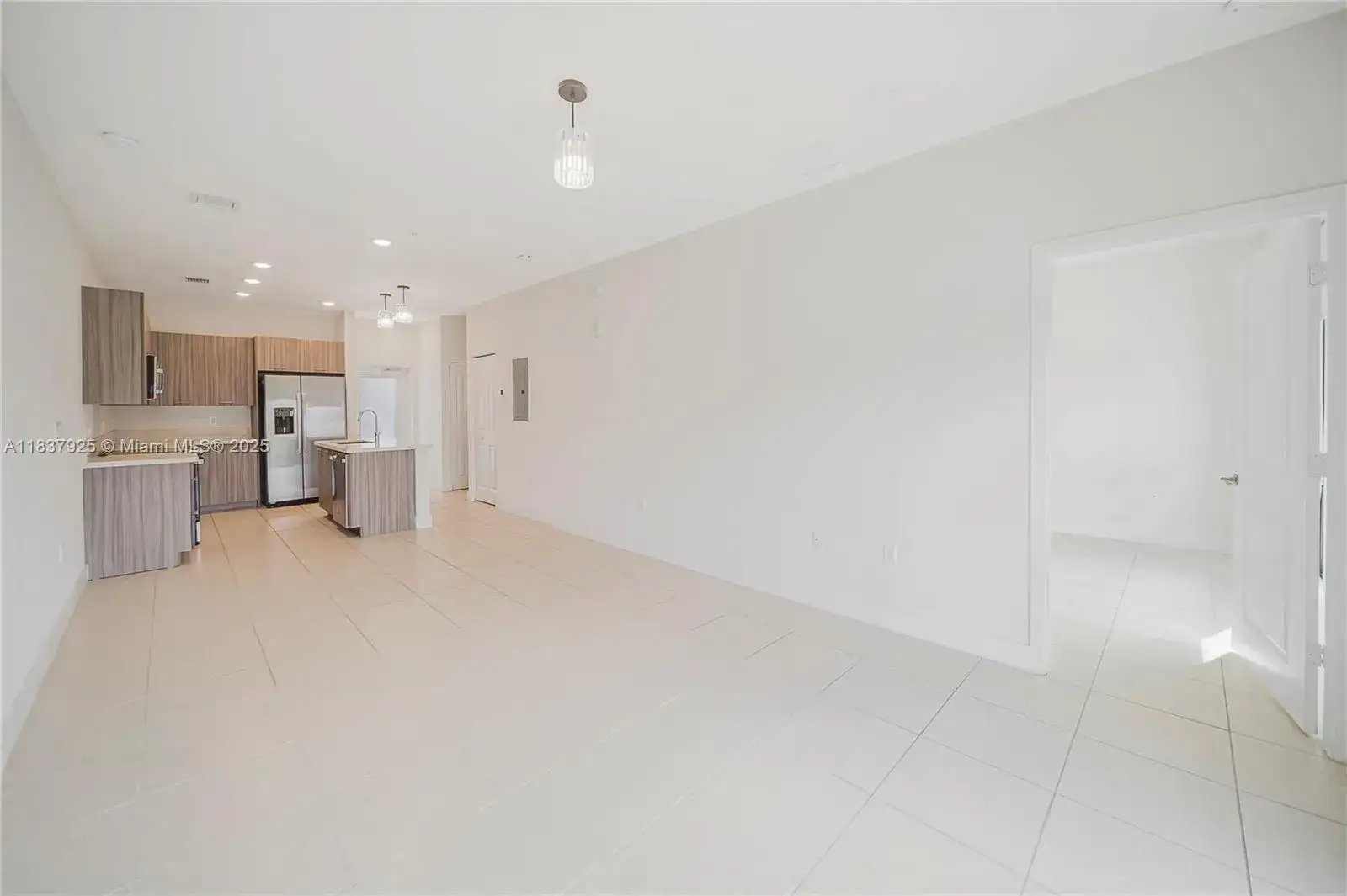 8265 NW 41st St # 307, Doral FL 33166 photo 3