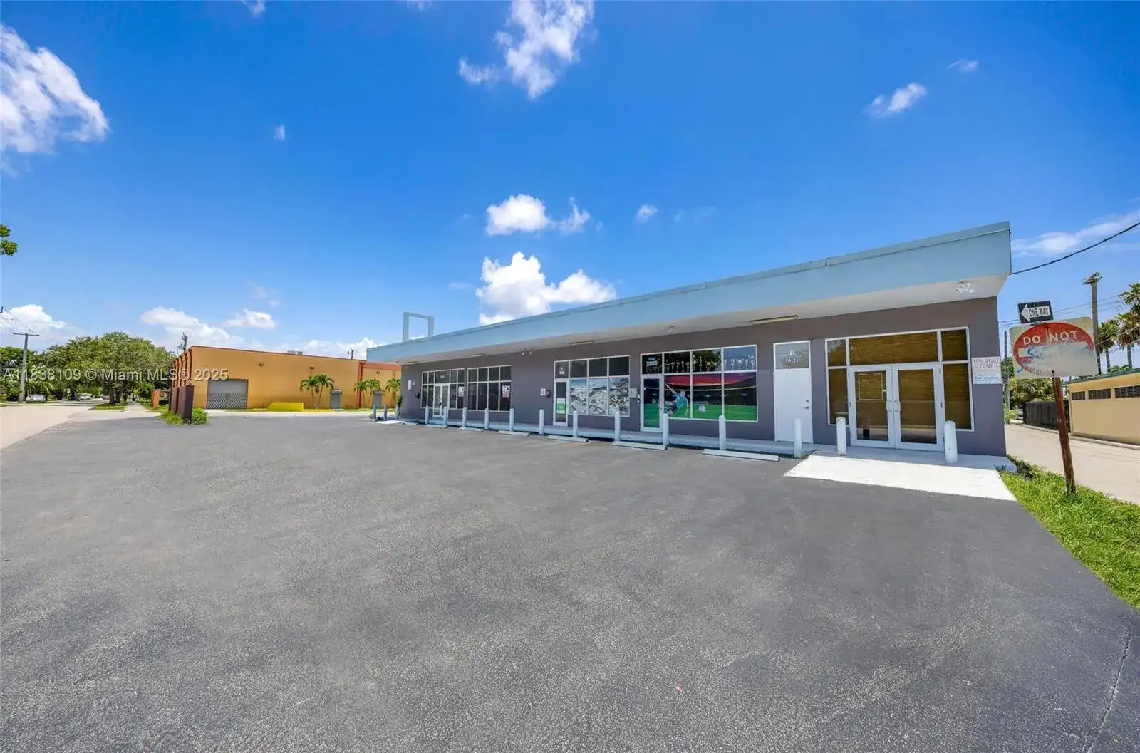 2300 N 23rd Ave, Hollywood FL 33020 photo 2