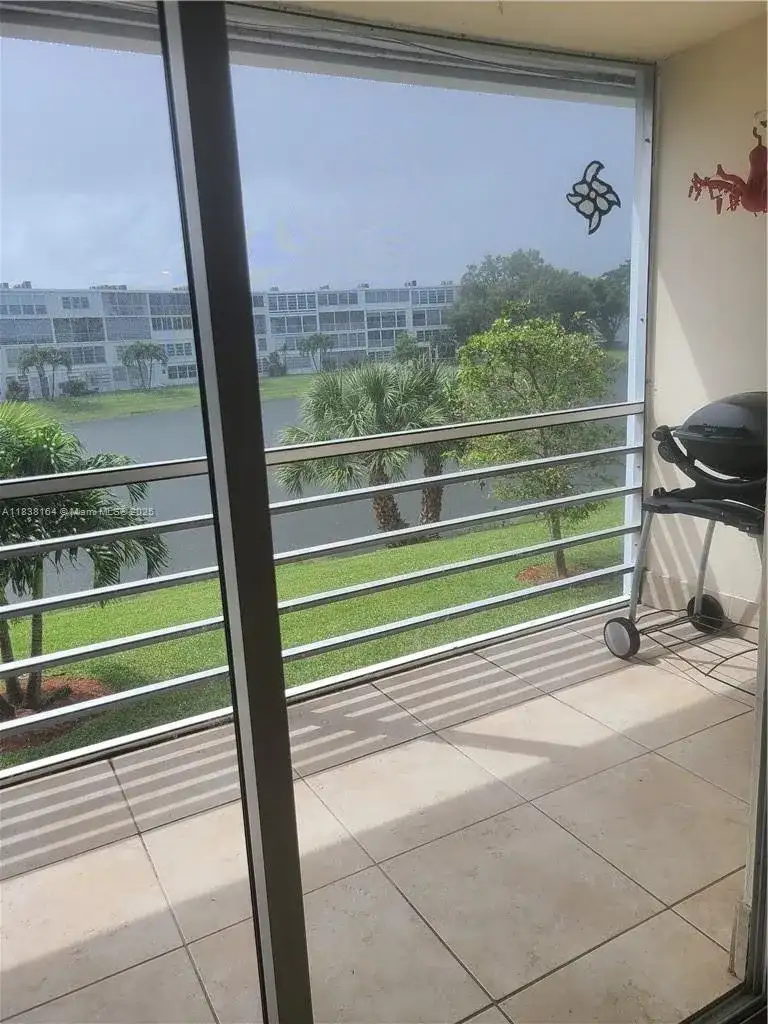 82 Oakridge G # 82, Deerfield Beach FL 33442 photo 5