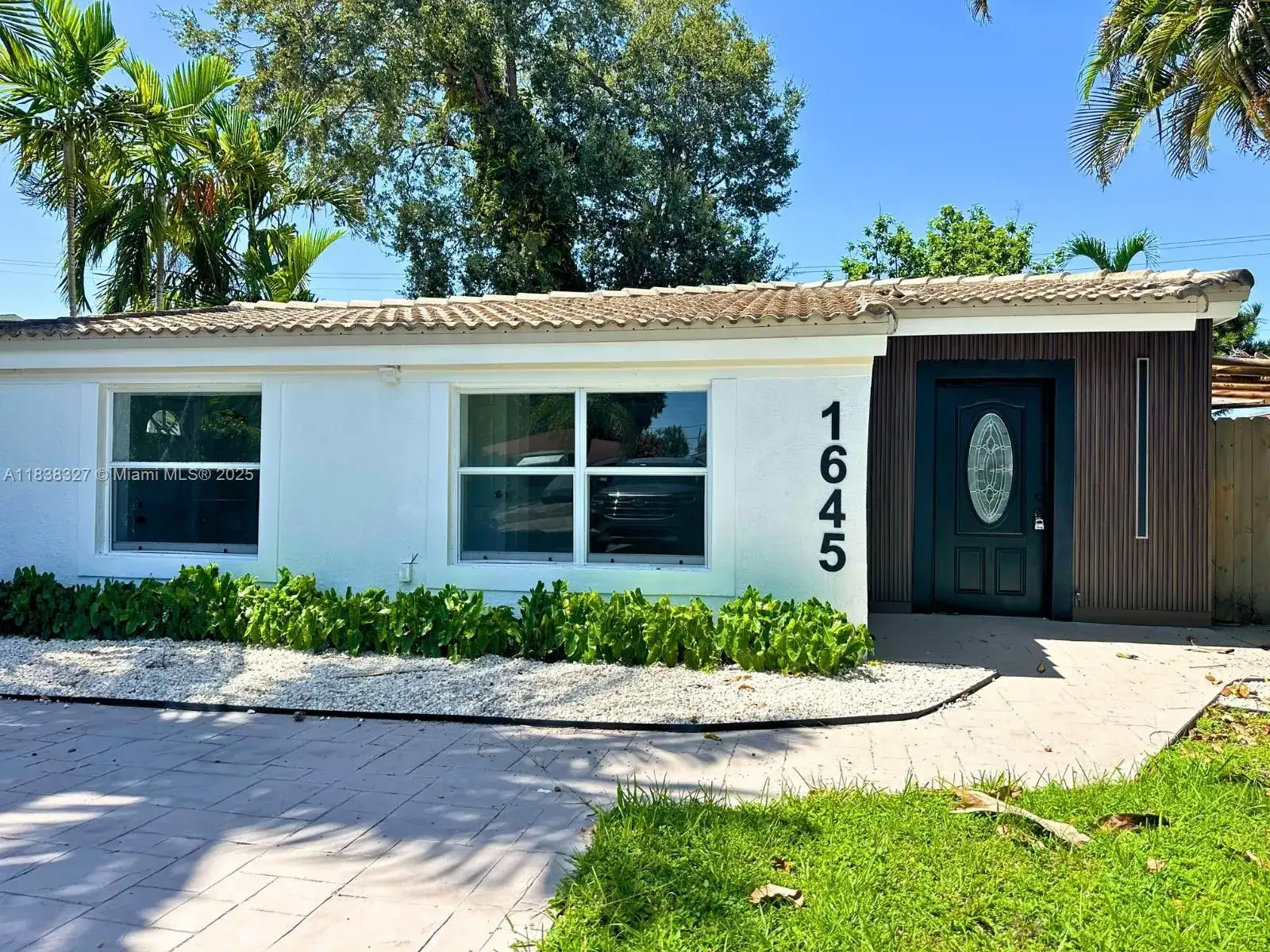 1645 NE 175th St, North Miami Beach FL 33162 photo 3