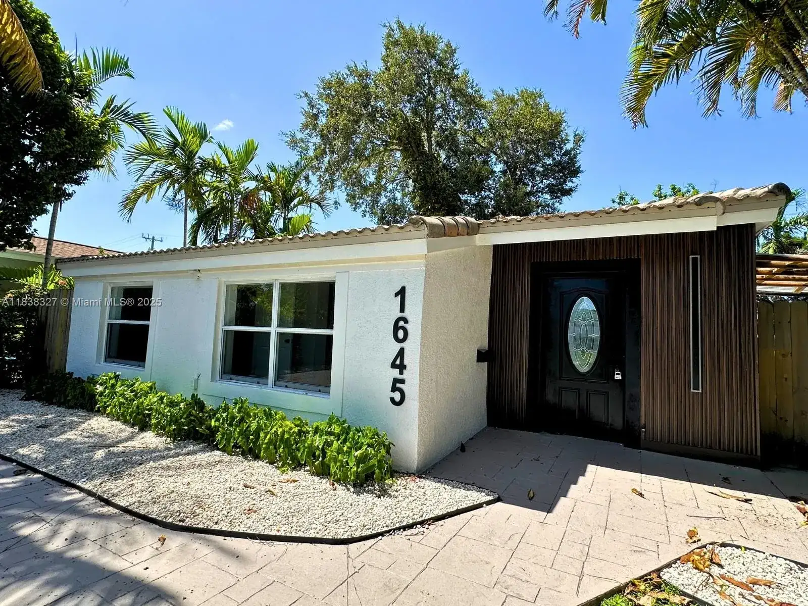 1645 NE 175th St, North Miami Beach FL 33162 photo 4