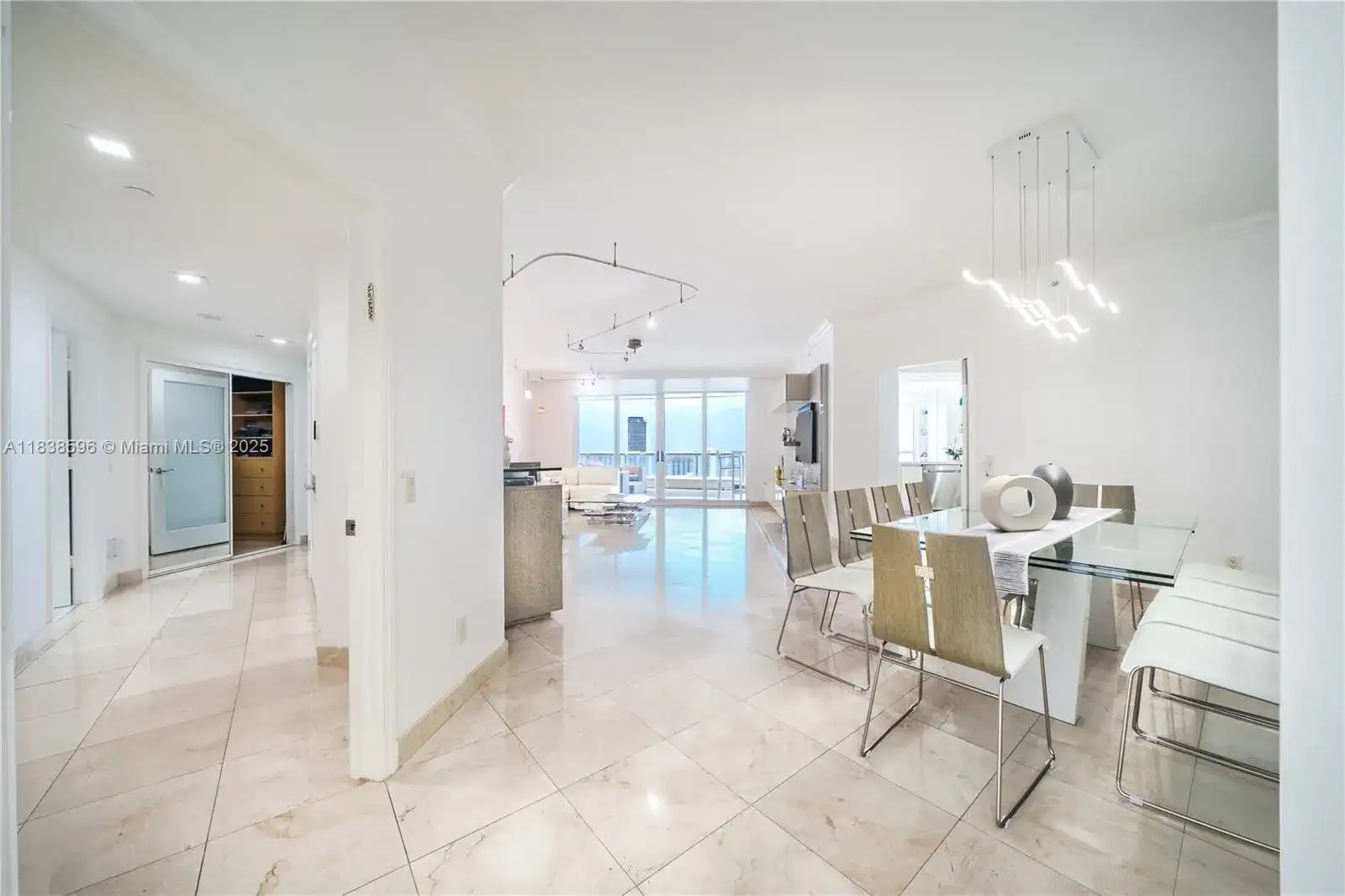 21050 Point Pl # 2601, Aventura FL 33180 photo 4
