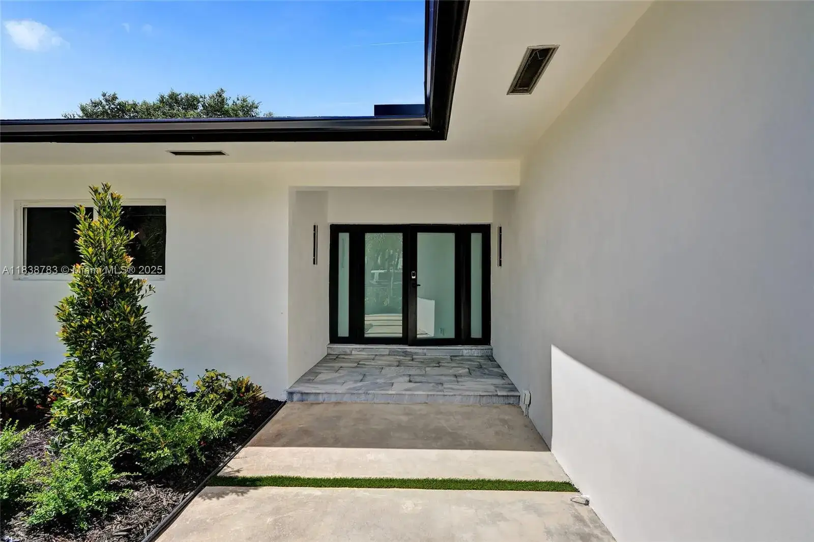 1840 NE 199th St, Miami FL 33179 photo 2