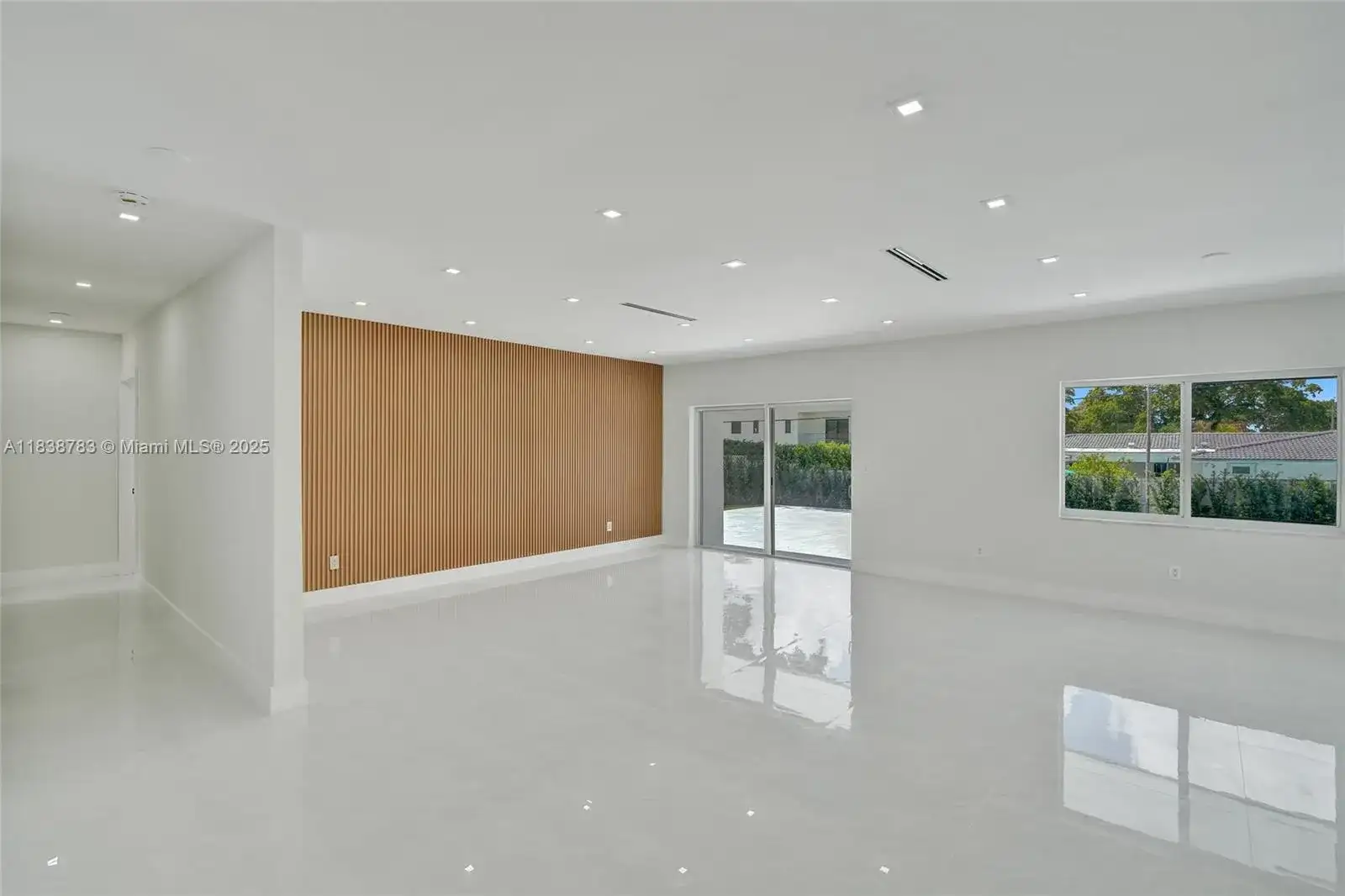 1840 NE 199th St, Miami FL 33179 photo 3