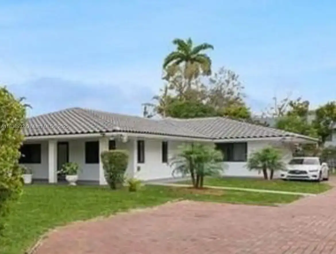 11610 NE 6th Ave, Biscayne Park FL 33161 photo 2