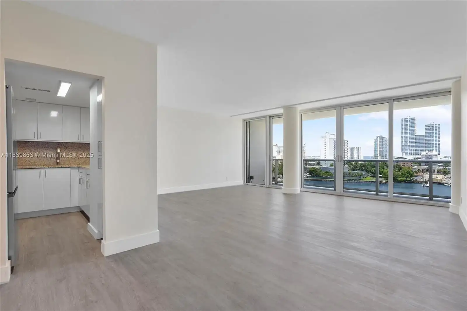 900 Bay Dr, Miami Beach FL 33141 photo 2