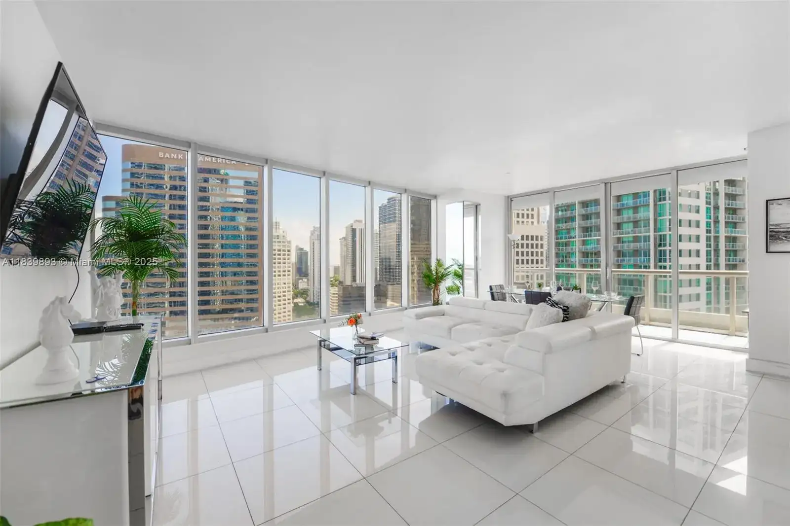 485 Brickell Ave # 2908, Miami FL 33131 photo 3