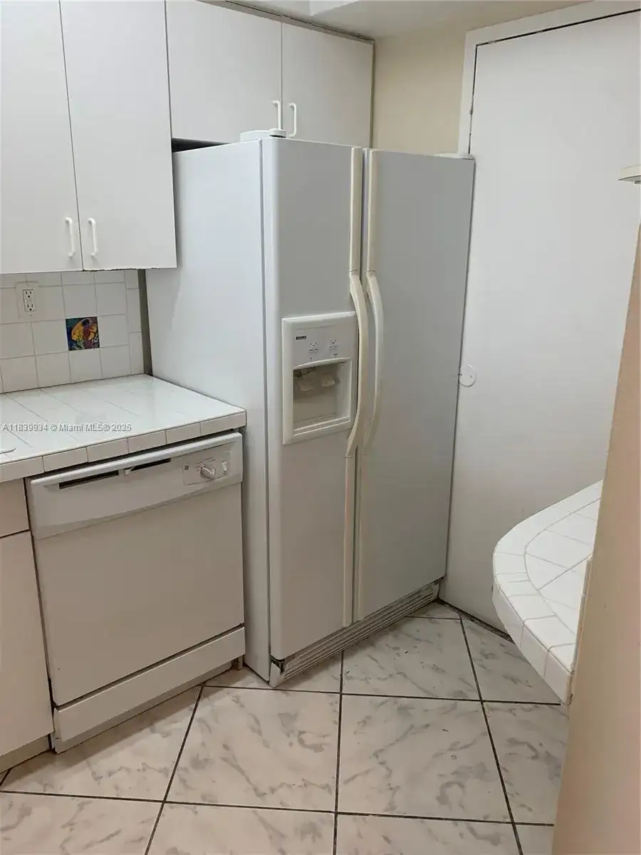 2899 Collins Ave # 1102, Miami Beach FL 33140 photo 4