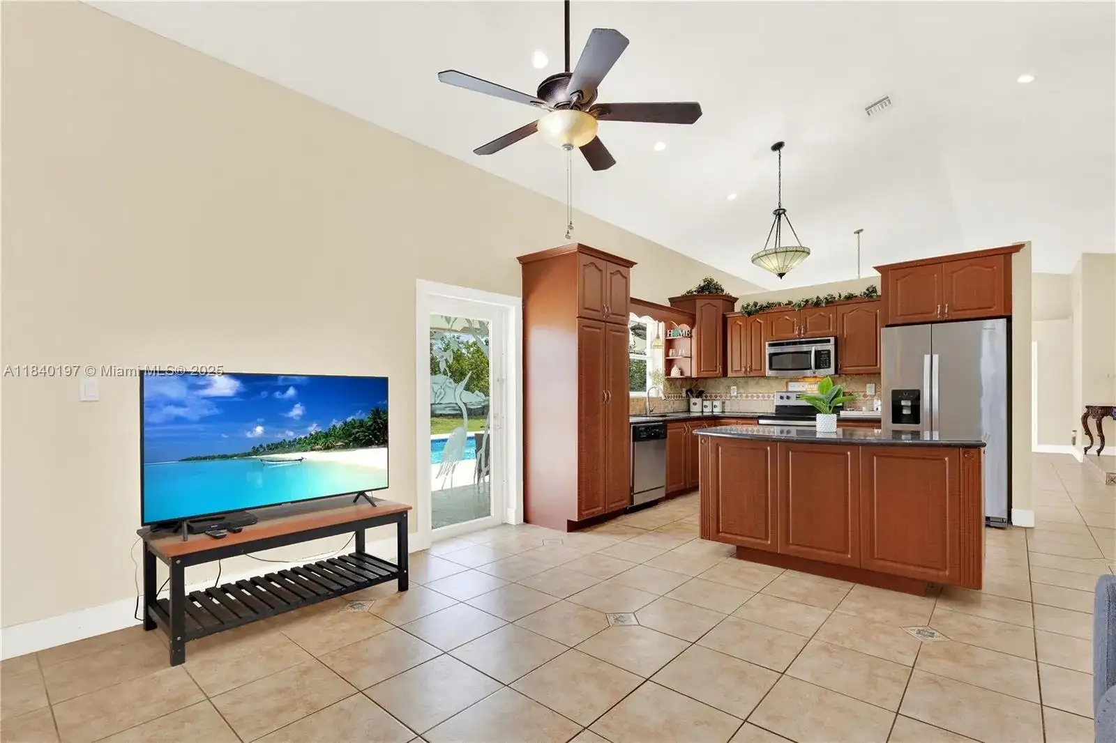 1641 NW 15th Ave, Homestead FL 33030 photo 3