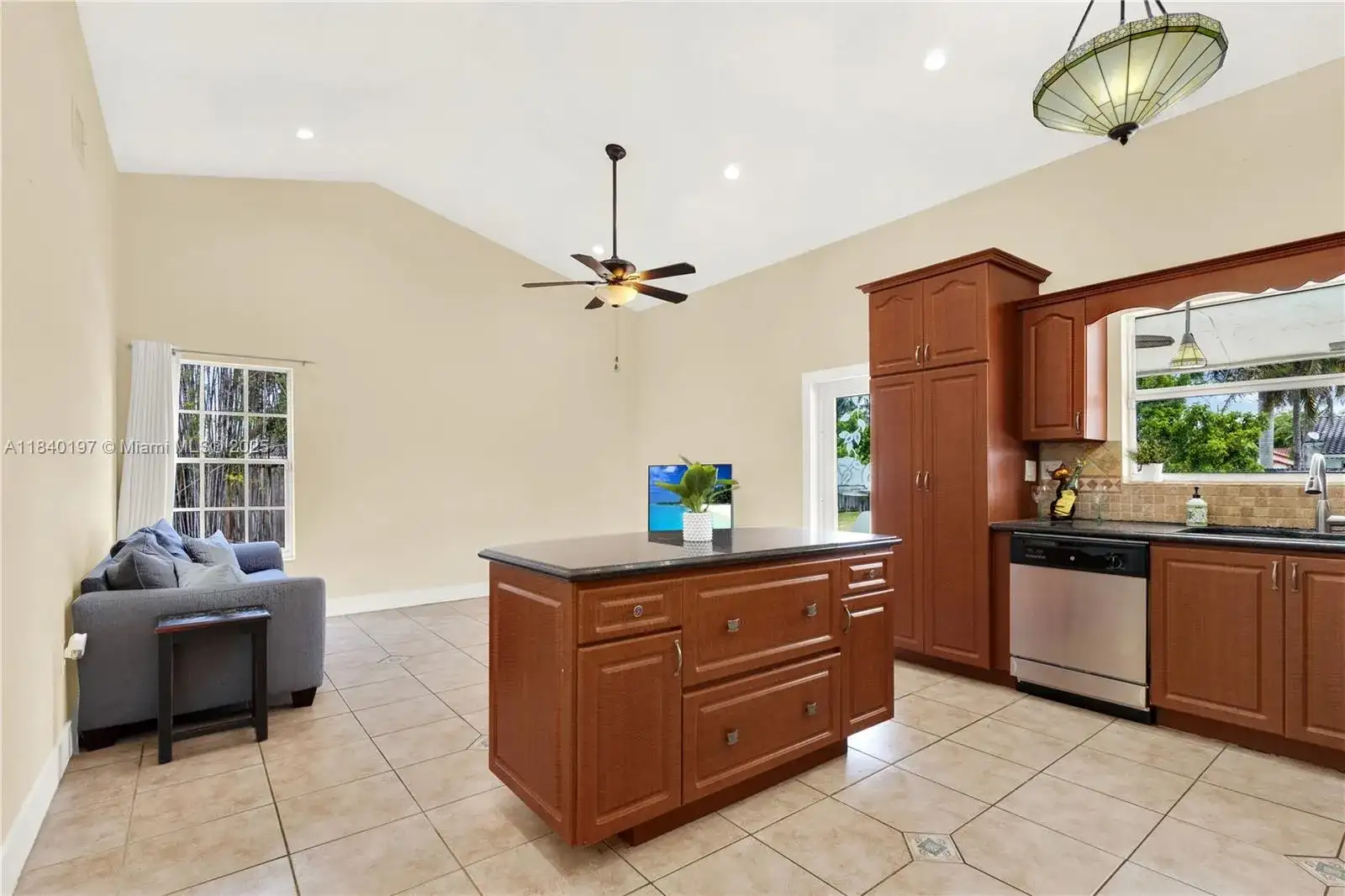 1641 NW 15th Ave, Homestead FL 33030 photo 5