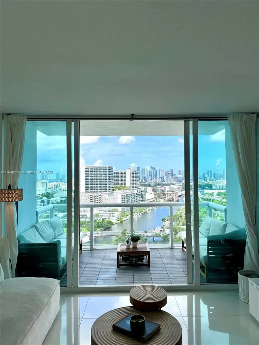 1861 NW S River Dr # 2609, Miami FL 33125 photo 2