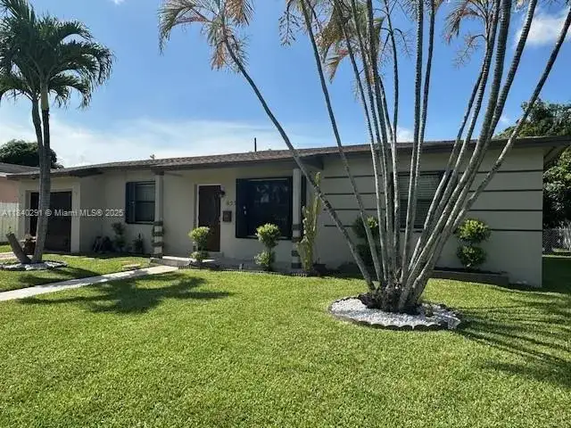 855 NE 178th Ter, Miami FL 33162 photo 3