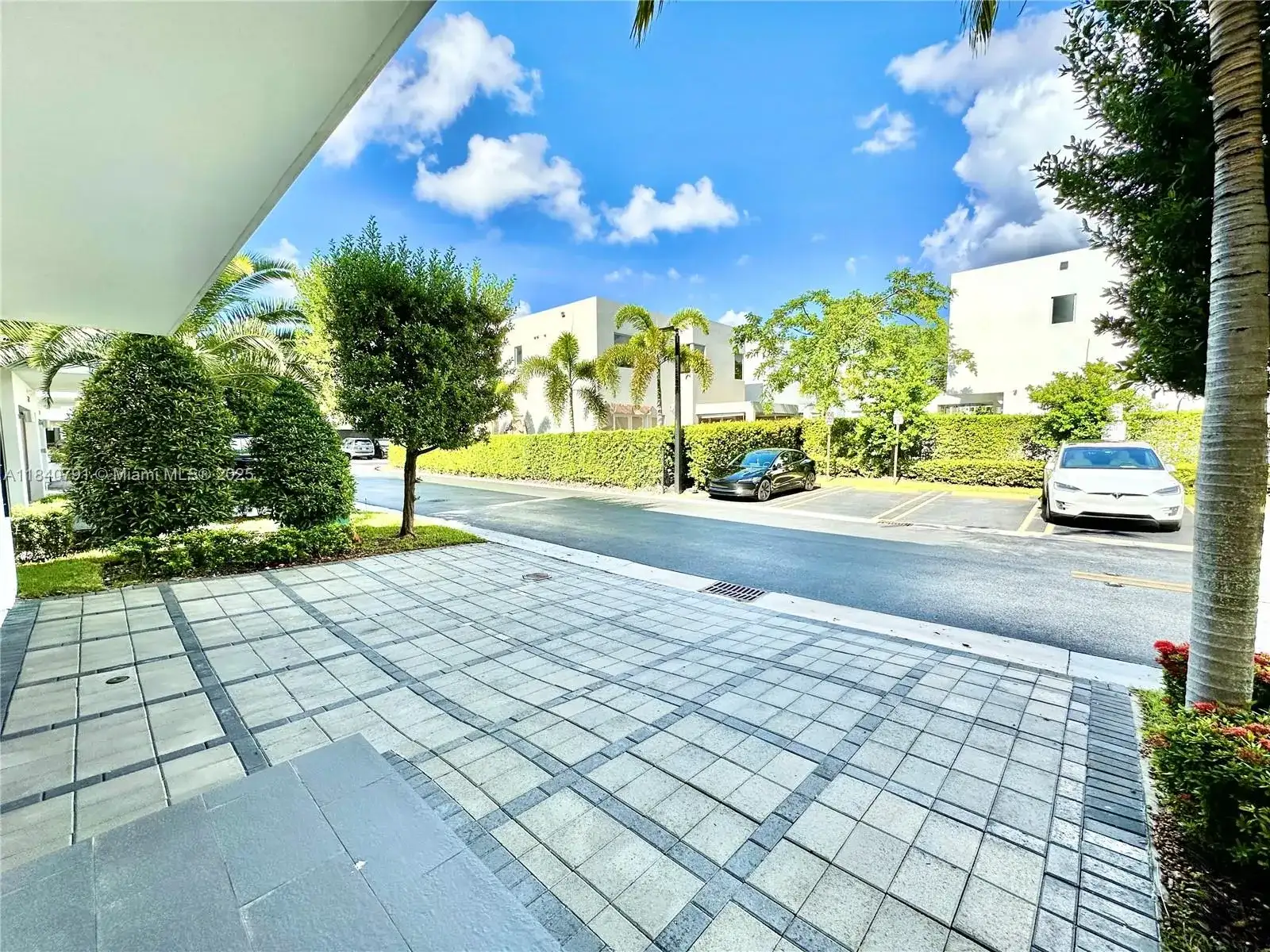 7459 NW 97th Ct, Doral FL 33178 photo 3