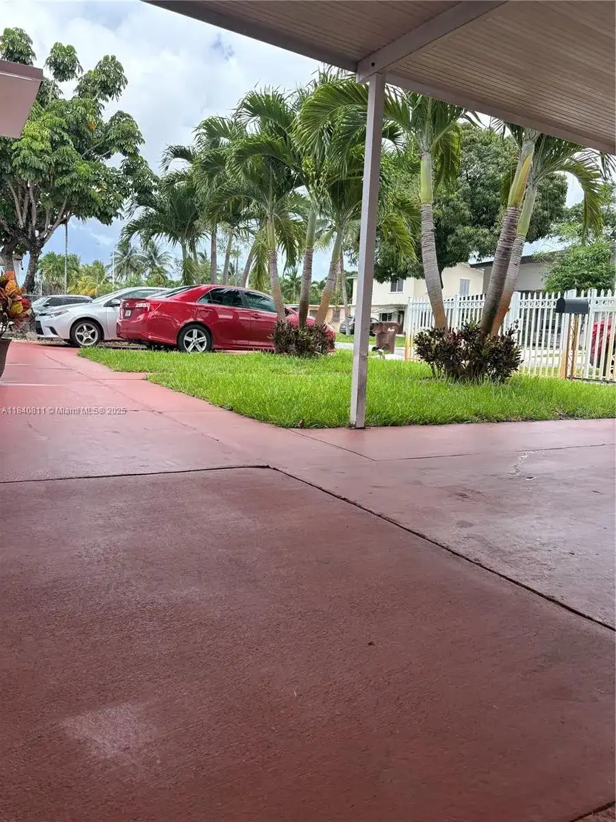 821 E 13th St, Hialeah FL 33010 photo 4
