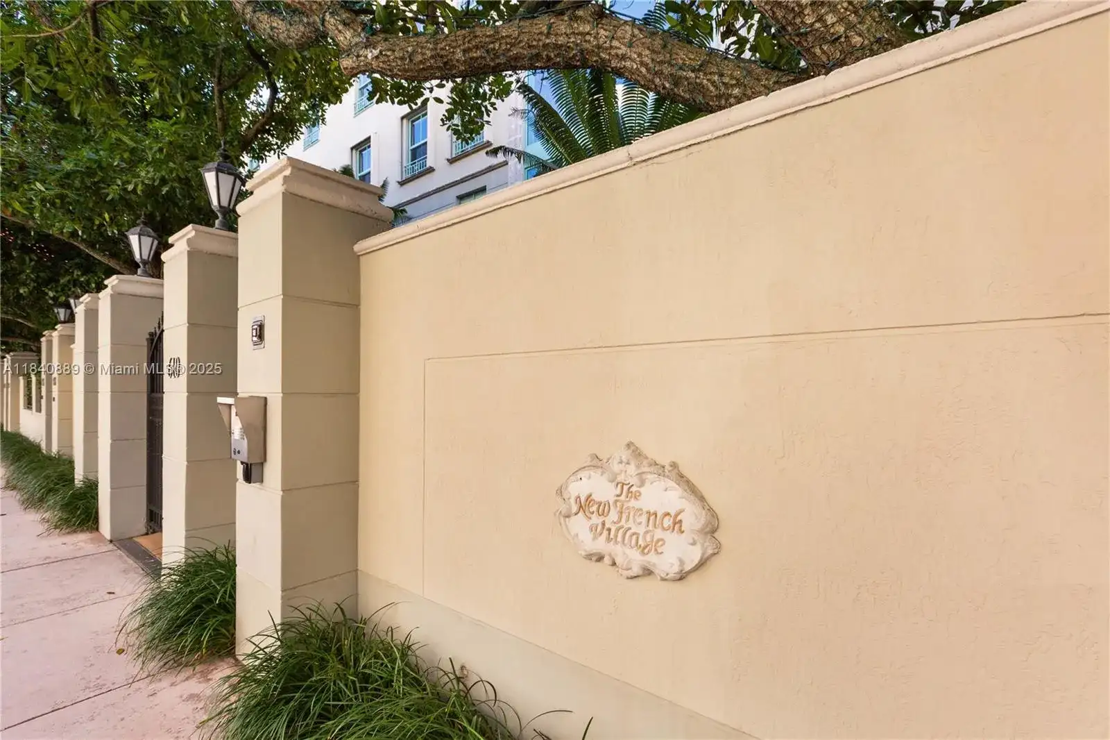610 Valencia Ave # 503, Coral Gables FL 33134 photo 2