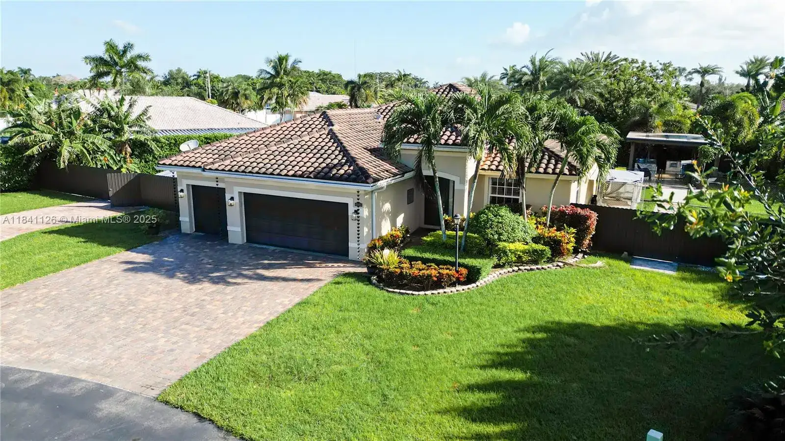 2133 NW 14th Pl, Homestead FL 33030 photo 2