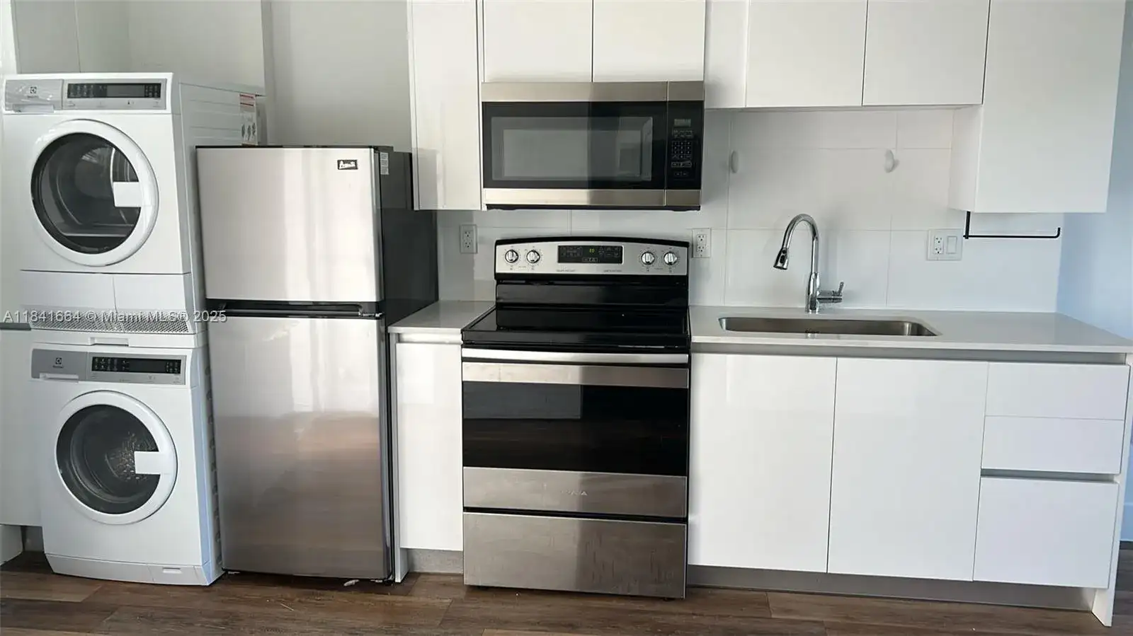 141 NW 16th Ave # 9, Miami FL 33125 photo 3