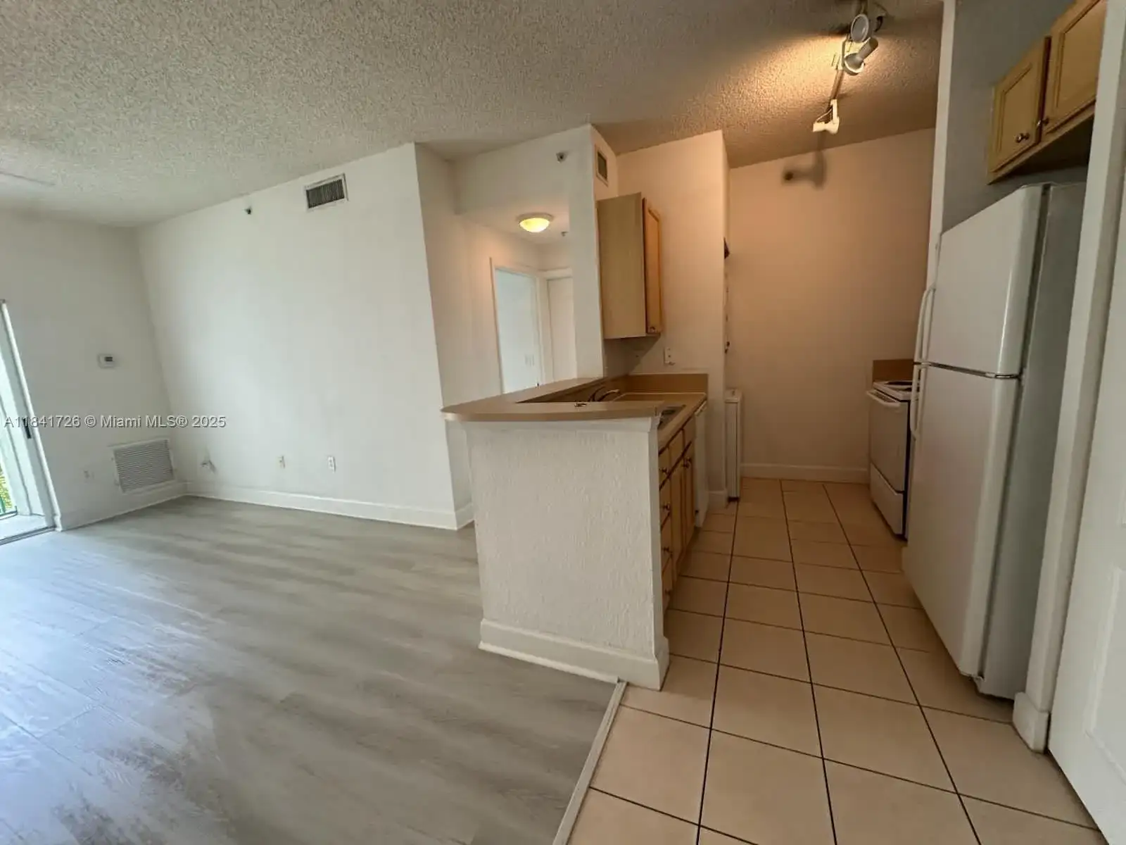 6001 SW 70th St # 421, South Miami FL 33143 photo 2