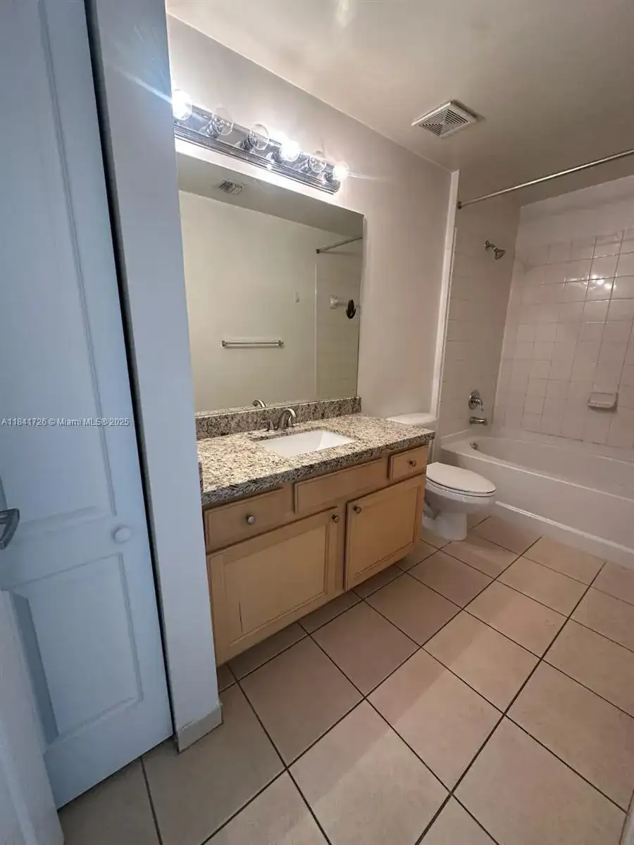 6001 SW 70th St # 421, South Miami FL 33143 photo 3