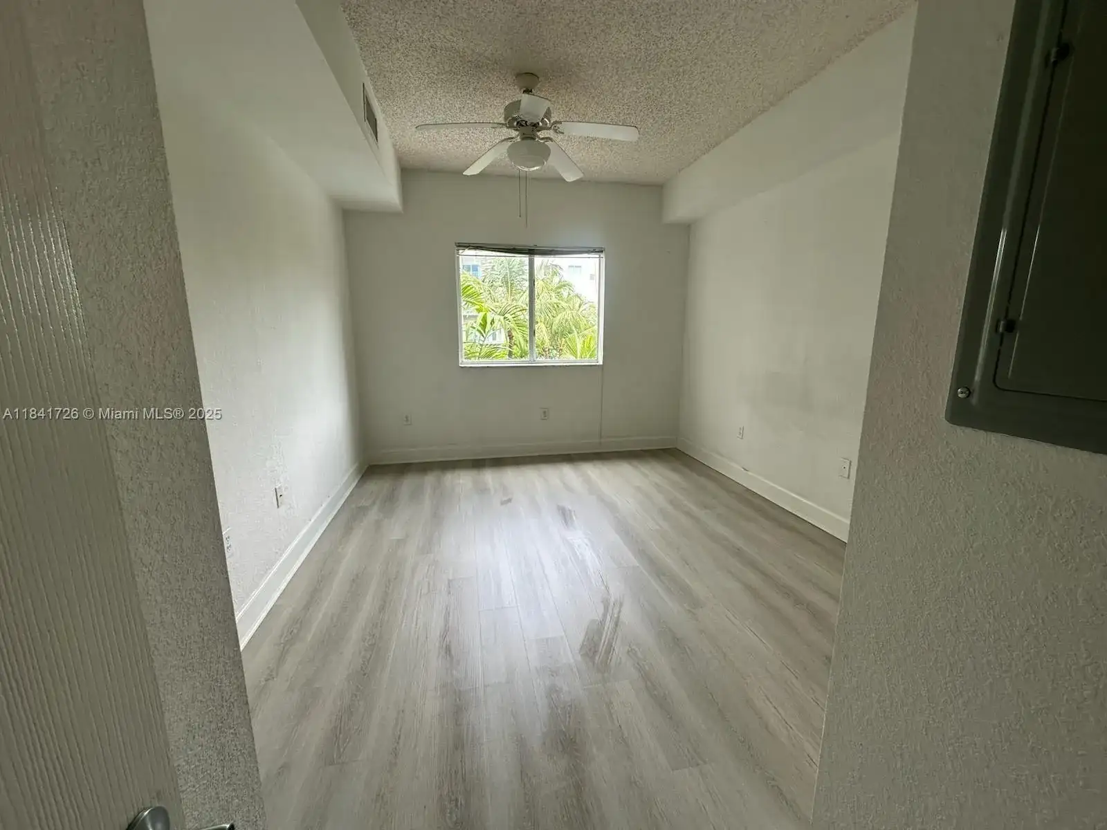 6001 SW 70th St # 421, South Miami FL 33143 photo 4