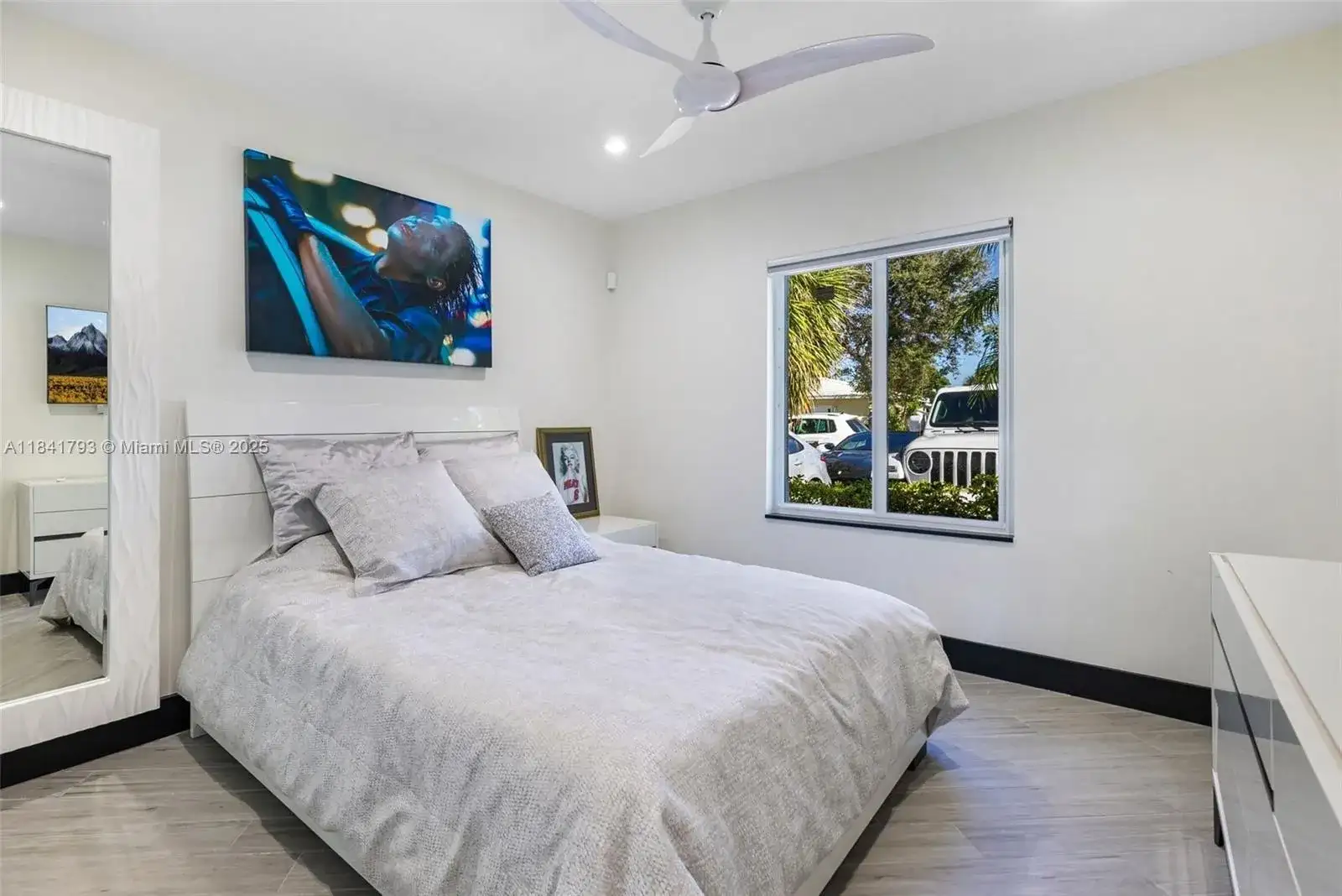 517 S Riverside Dr, Pompano Beach FL 33062 photo 4