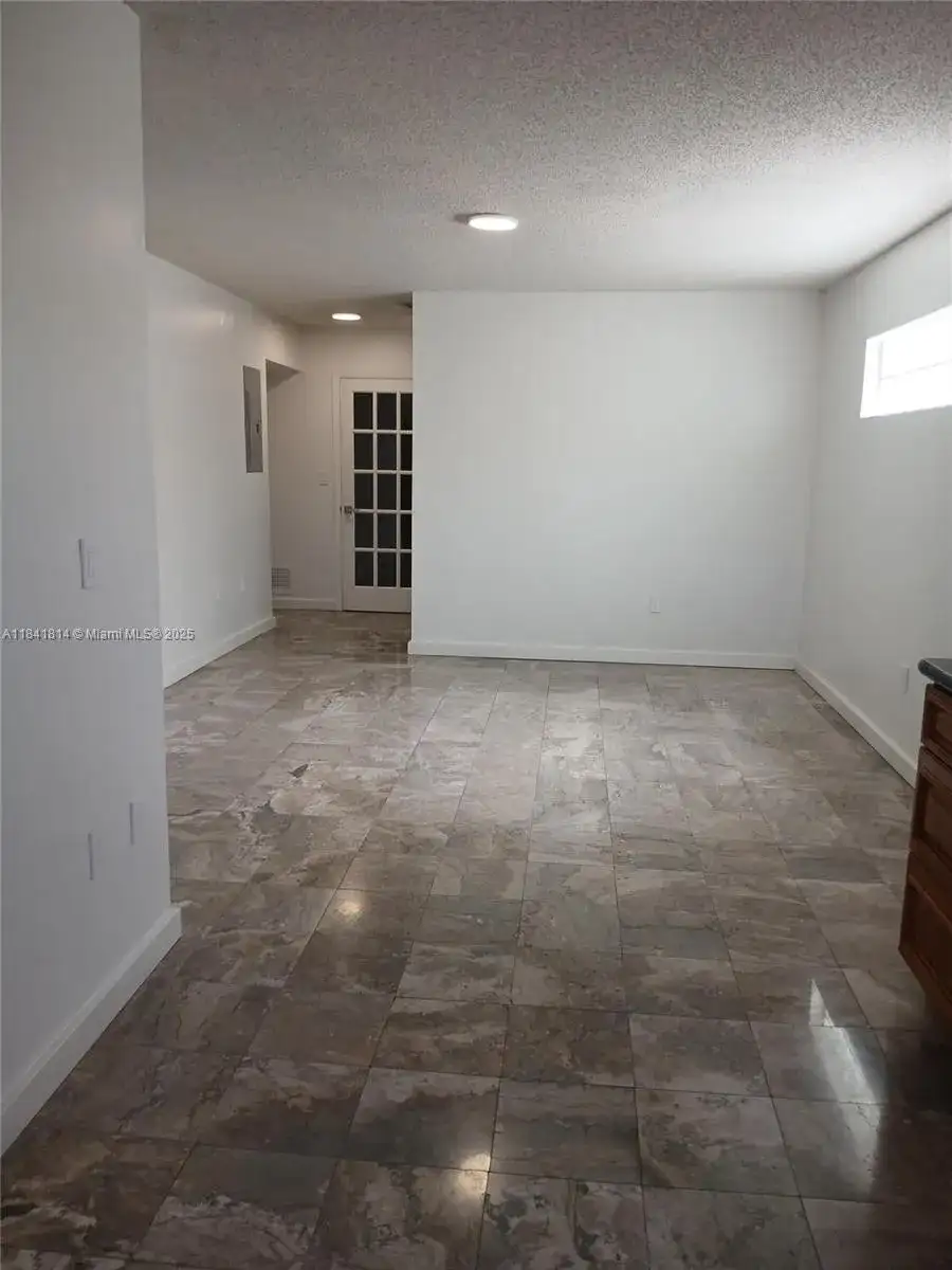 7467 NW 169th Ln, Hialeah FL 33015 photo 2
