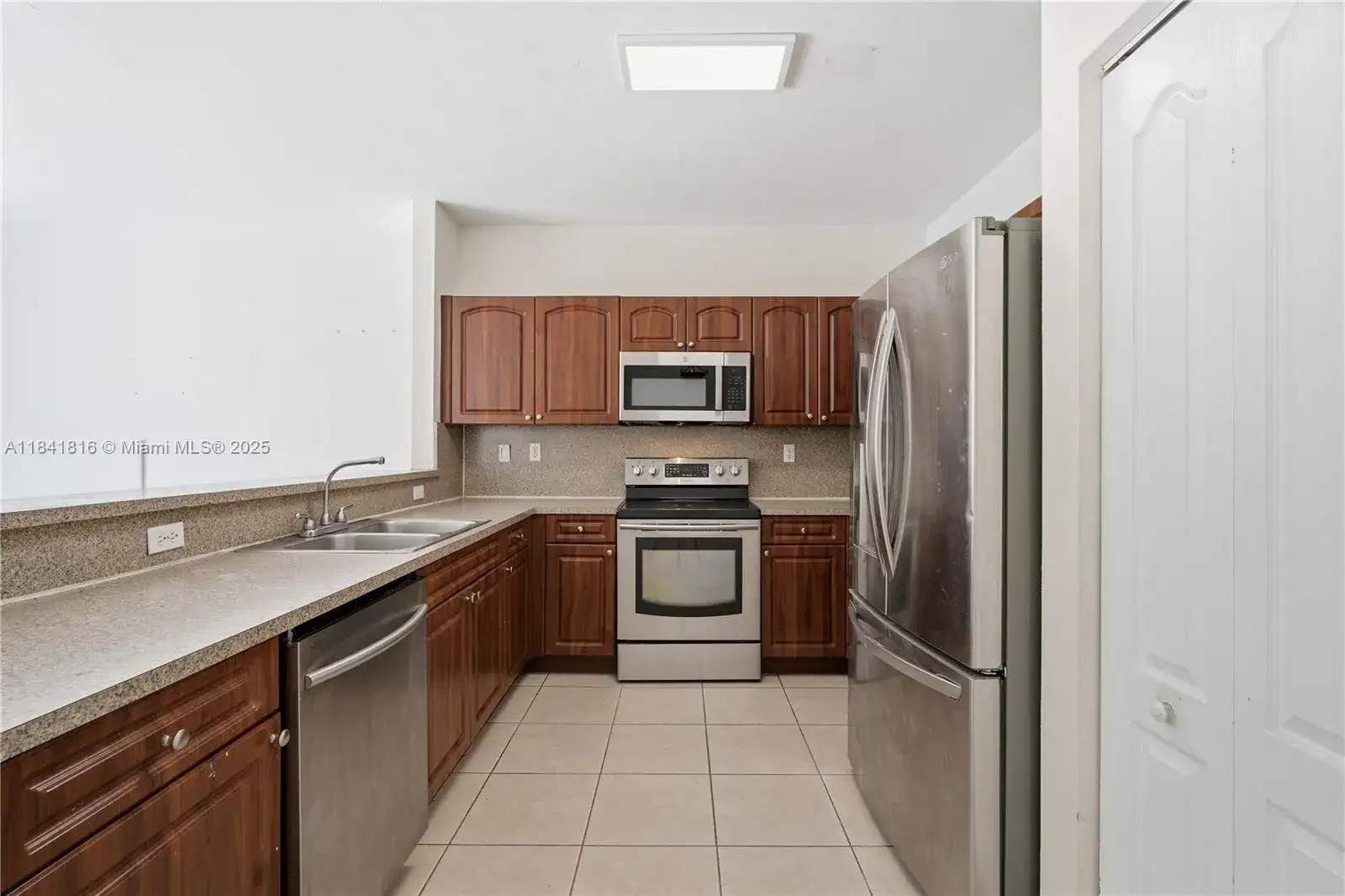 21460 SW 85th Passage, Cutler Bay FL 33189 photo 4