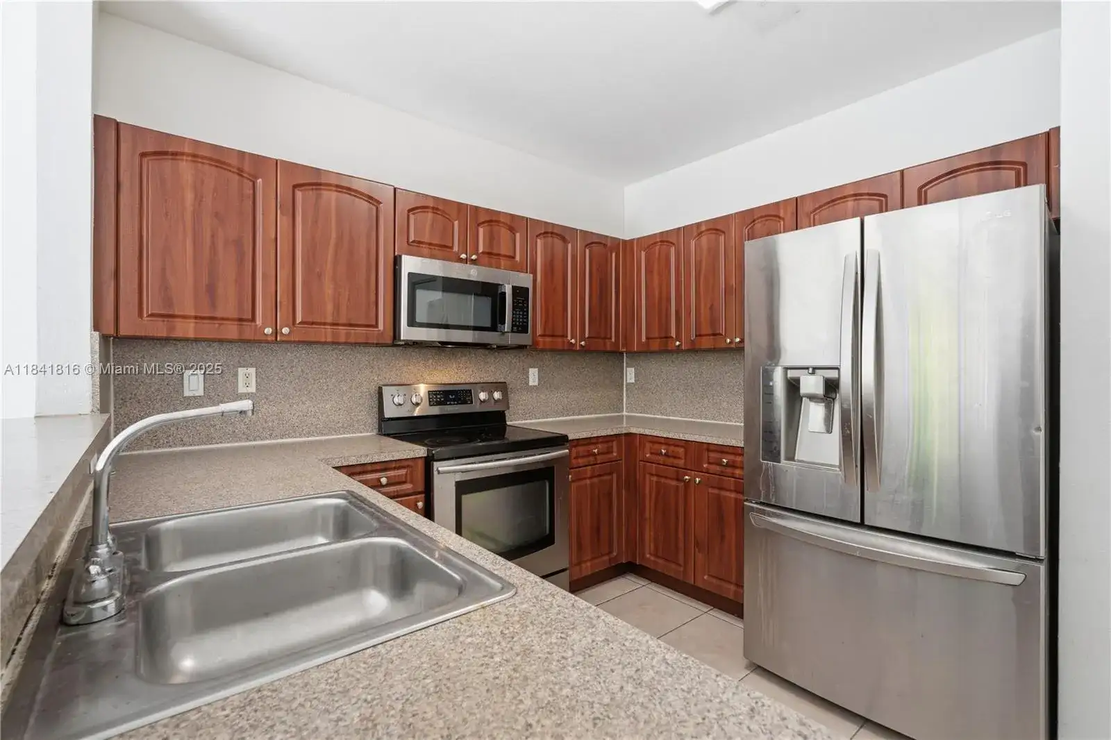 21460 SW 85th Passage, Cutler Bay FL 33189 photo 5