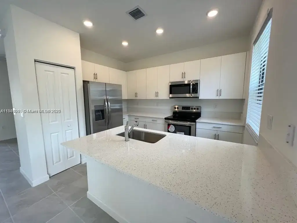 24576 SW 119th Pl # 24576, Homestead FL 33032 photo 2