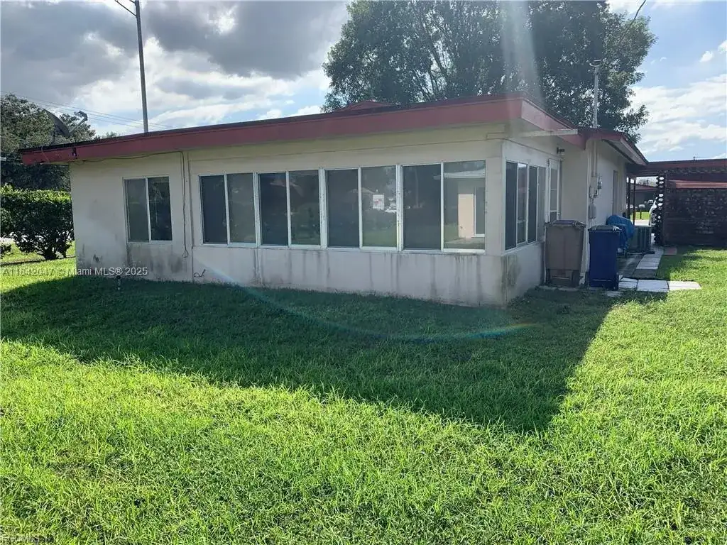 2201 Croton CT, Lehigh Acres FL 33936 photo 2