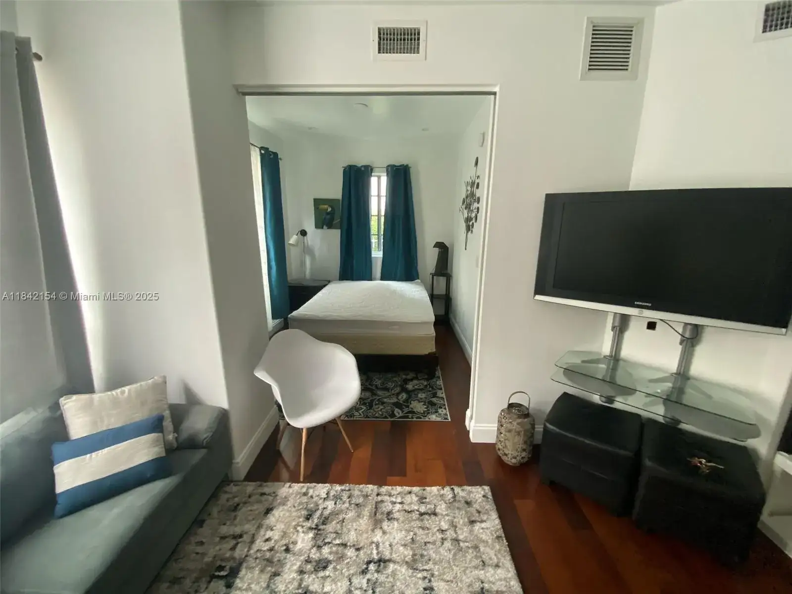 526 15th St # 8, Miami Beach FL 33139 photo 3