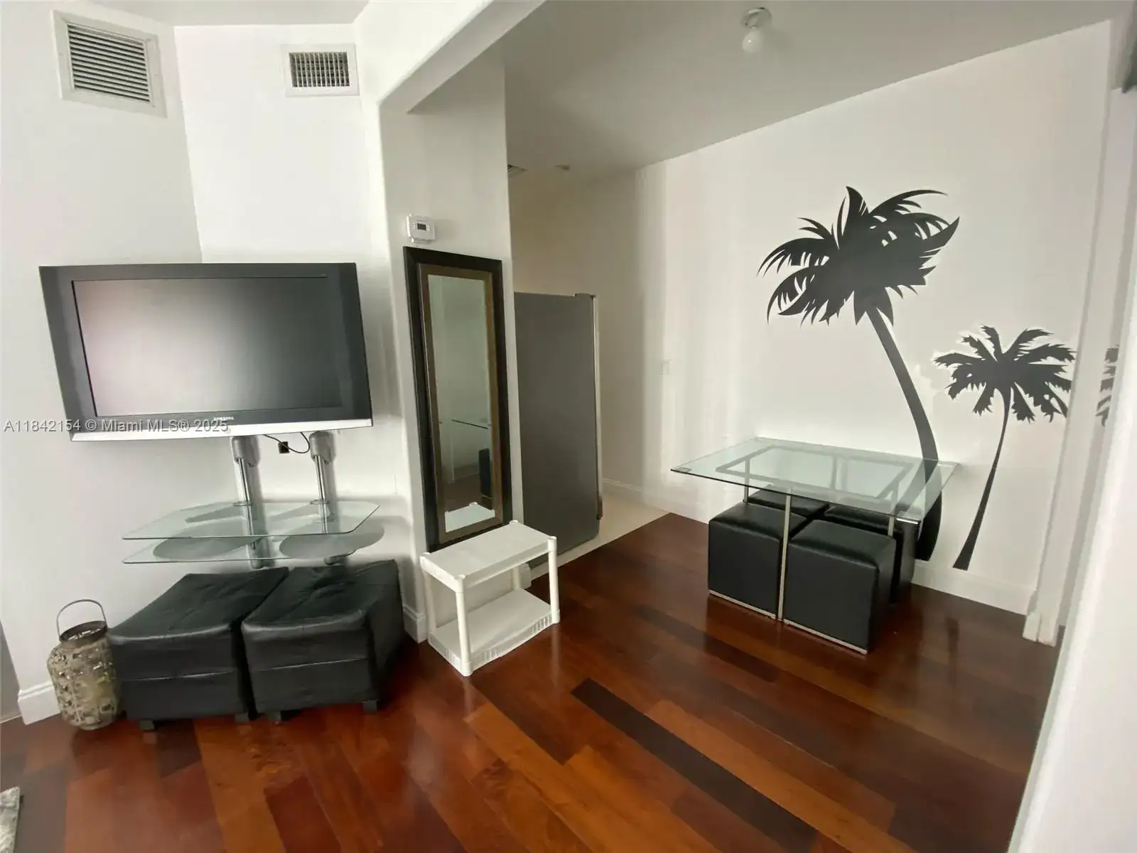 526 15th St # 8, Miami Beach FL 33139 photo 4